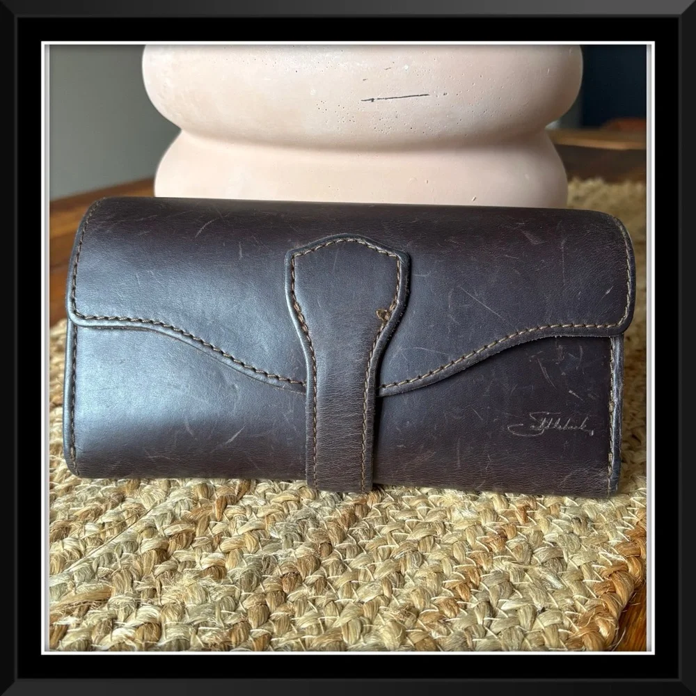 Saddleback Leather Long Trifold Wallet- Discontinued - Picture 1 of 9